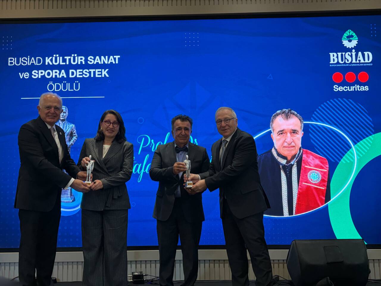 BUÜ Arkeoloji Bölümü Akademisyenlerine BUSİAD’dan Anlamlı Ödül